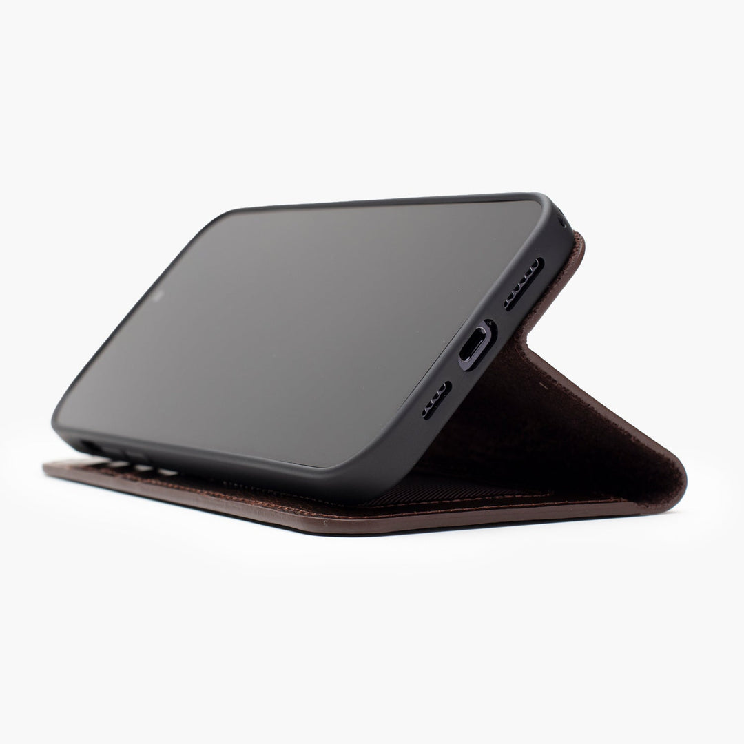 Classic Case El Yapımı Hakiki Deri iPhone 15 Kılıfı