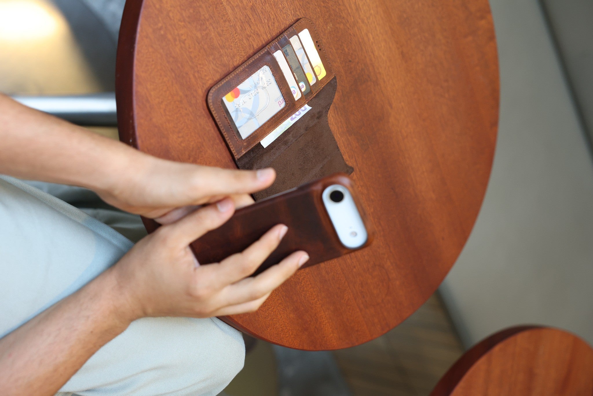 iPhone 16 Pro Max için MagSafe uyumlu premium kılıflar